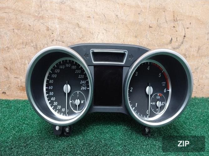 Mercedes-Benz M-Class 2015 — панель приборов A1669008814