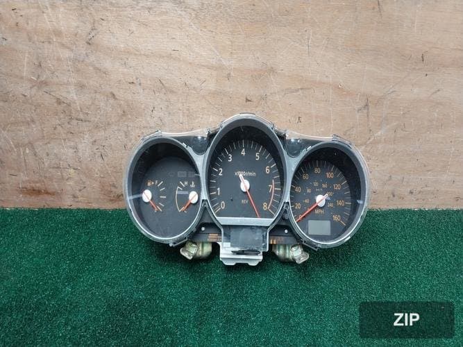 Nissan Fairlady Z 2006 — панель приборов