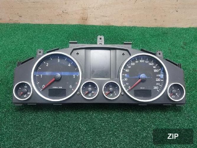 Volkswagen Touareg 2009 — приборная панель 7L6920876