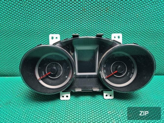 KG Mobility Tivoli 2018 — щиток приборов 8024035520