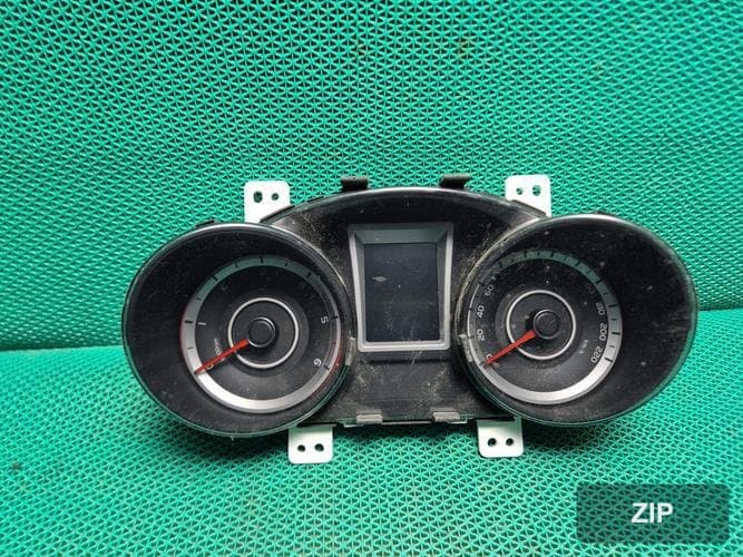 KG Mobility Tivoli 2016 — панель приборов 8022035020