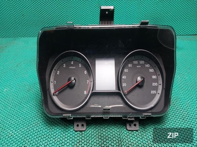KG Mobility Tivoli 2021 — панель приборов 8021035620