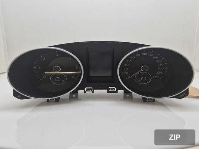 Volkswagen Golf 2011 — приборная панель 5K0920871A