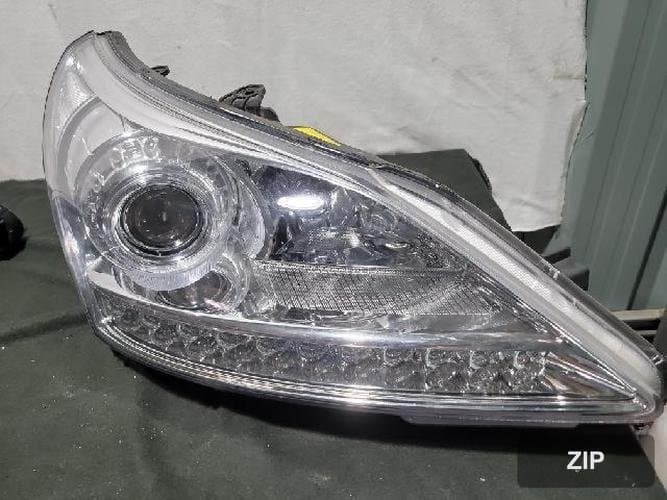 Hyundai Equus 2012 — фара правая в сборе (HID)