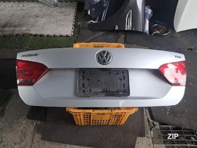 Volkswagen Passat 2015 — крышка багажника