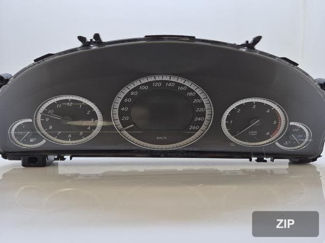 Mercedes-Benz E-Class 2009 — приборная панель (A2129007503)