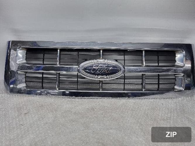 Ford Escape 2009 — решетка радиатора 8L84-8A164-AHW