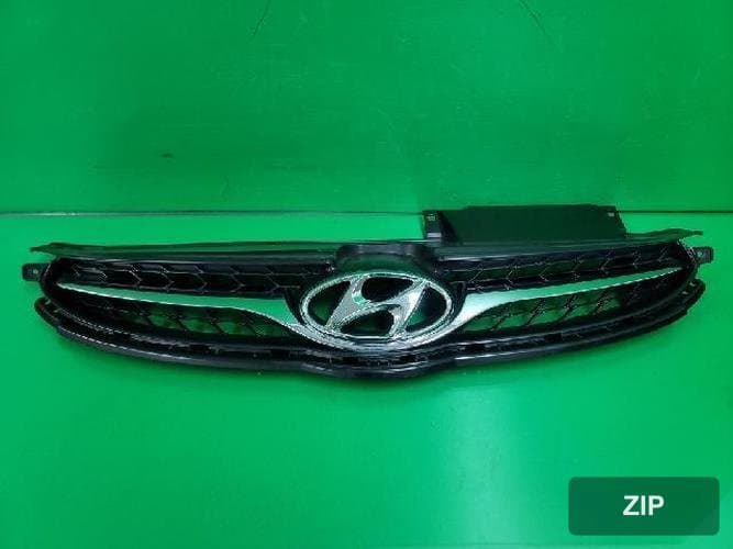 Hyundai Avante 2011 — решетка радиатора правая