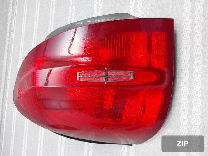 Ford Towncar 2002 — комбинированный фонарь задний левый (водительский)