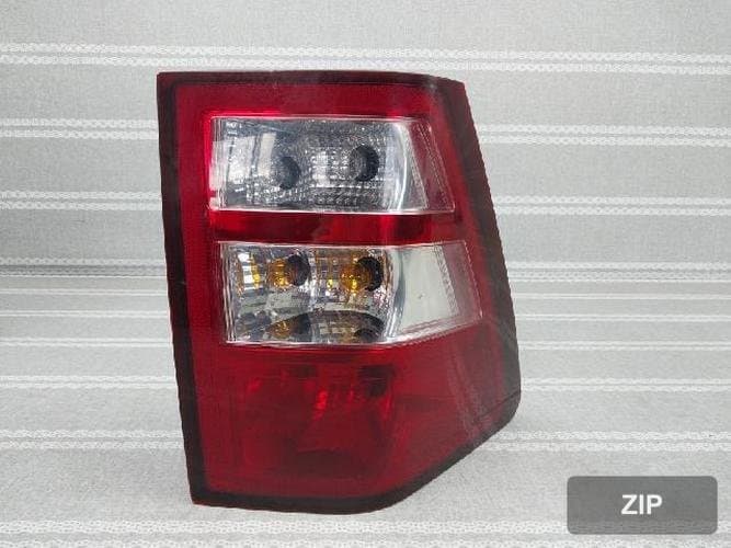 Jeep Grand Cherokee 2006 — комбинированный фонарь (задний левый) 55156721AG