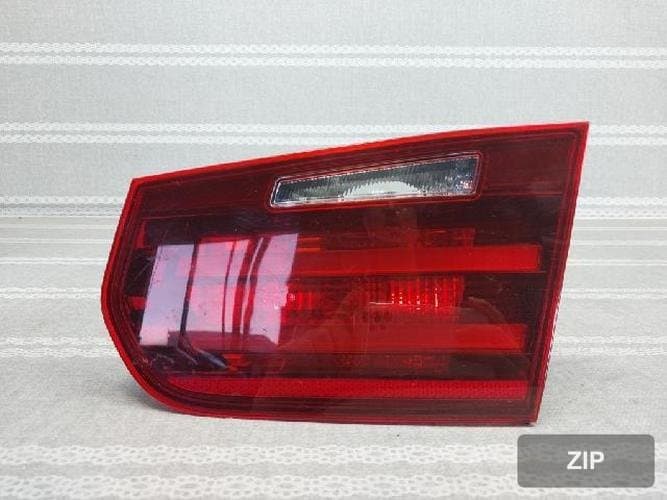 BMW 3-Series 2014 — белая отделка багажника