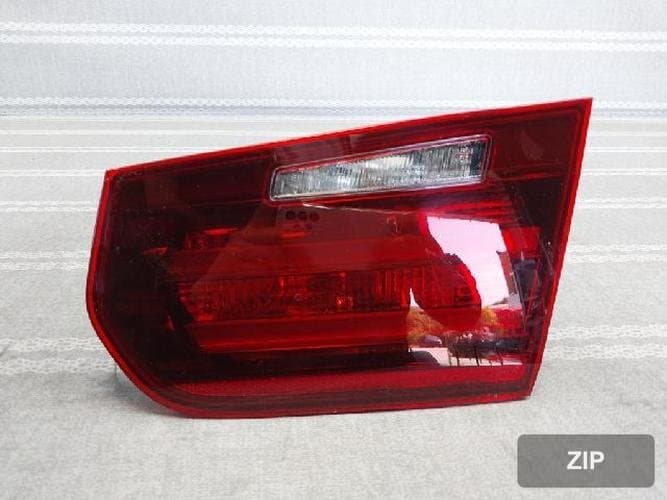 BMW 3 Series 2012 — накладка крышки багажника (с фонарём) 183611-12