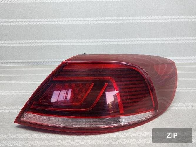 Volkswagen CC 2012 — комбинированный задний фонарь правый (пассажирский) 3C8 945 208 M