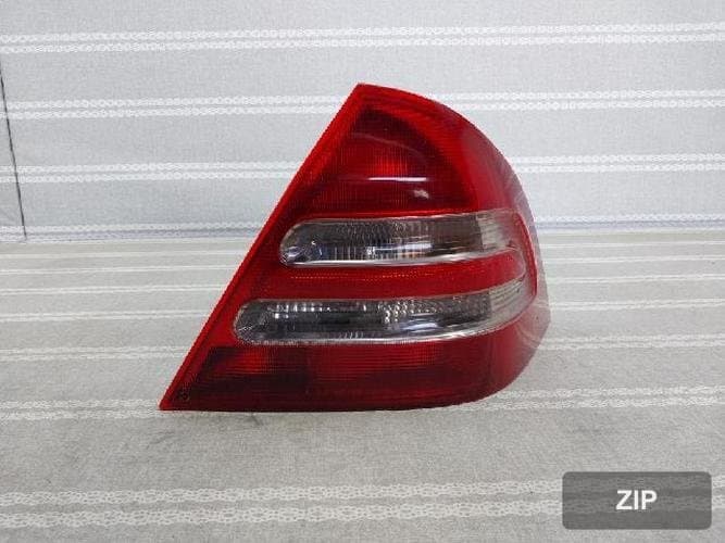 Mercedes-Benz C-Class 2004 — комбинированный фонарь задний правый