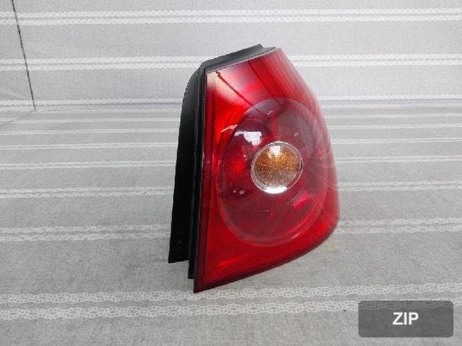 Volkswagen Golf 2006 — комбинированный фонарь задний правый (пассажирский) 1K6 945 096N 1