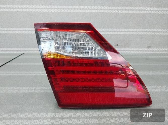Lexus LS 2010 — накладка задней двери левая
