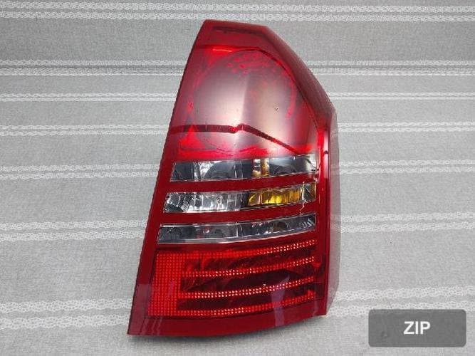 Chrysler 300 2006 — комбинированный фонарь задний (правый, пассажирский)