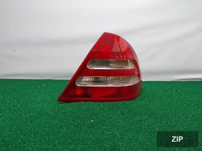 Mercedes-Benz C-класс 2003 — комбинированный фонарь задний правый (пассажирский) 203 820 02 64 R