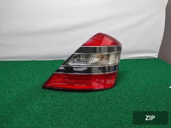 Mercedes-Benz S-Class 2008 — комбинированный фонарь задний правый A221 820 0266