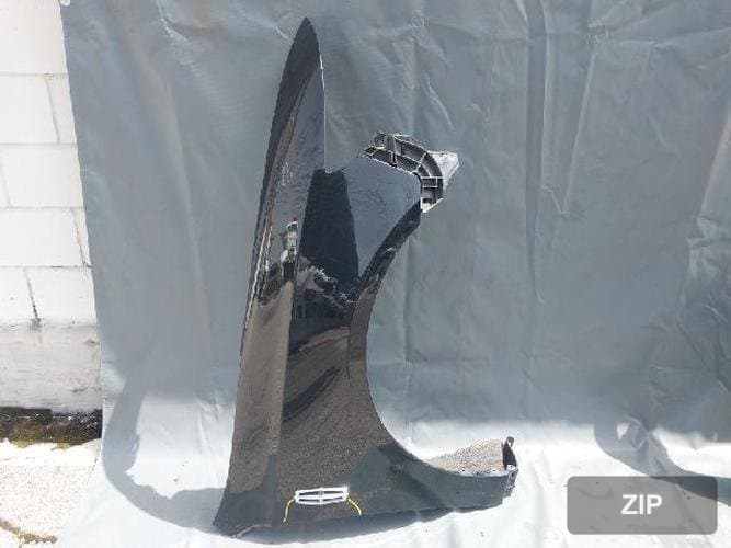 Ford MKS 2011 — крыло правое 8A5Z-16005-A