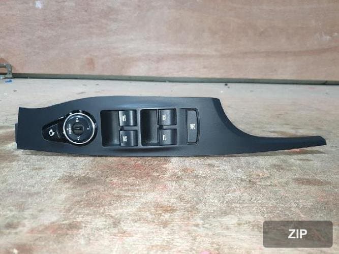 Блок стеклоподъёмников водительской двери 93570-3Z2004X