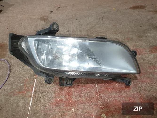 Hyundai Grand Starex 2013 — противотуманный фонарь правый 92202-4H000