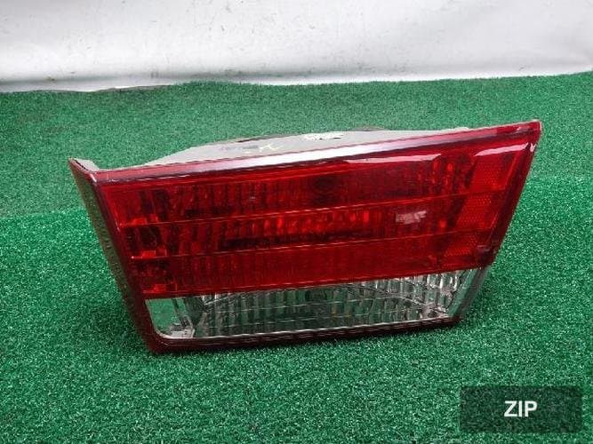 Hyundai Sonata 2006 — задний фонарь (на крышку багажника)