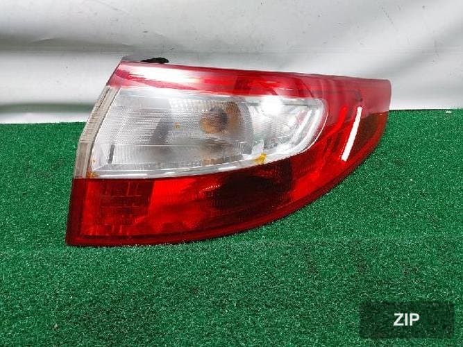 Renault SM3 2010 — комбинированный фонарь задний правый (пассажирский)