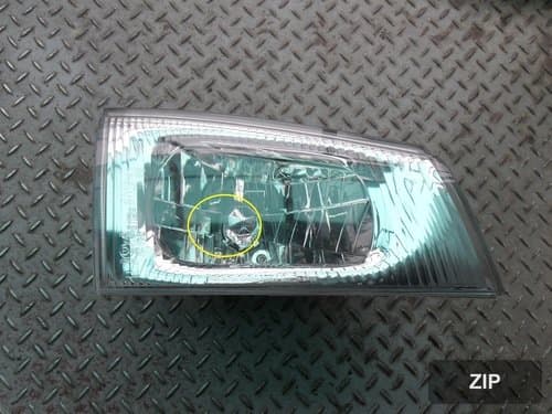 Фара передняя правая 0K72A51030C
