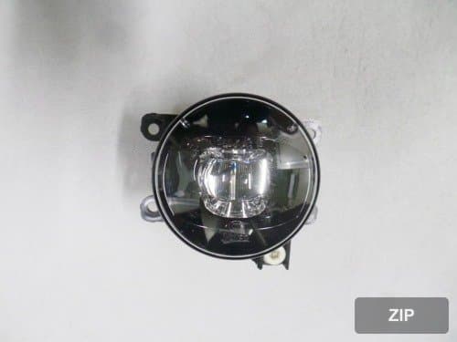Противотуманная фара передняя правая LED 261507170R