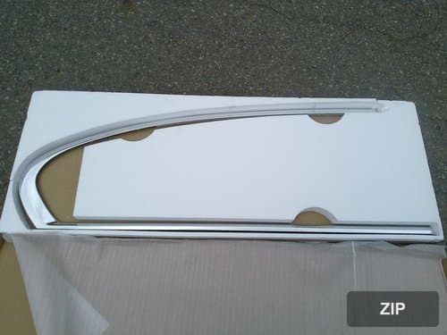 Накладка уплотнителя двери BMW 7 Series G12 правая задняя 51357437858/BK51357437858