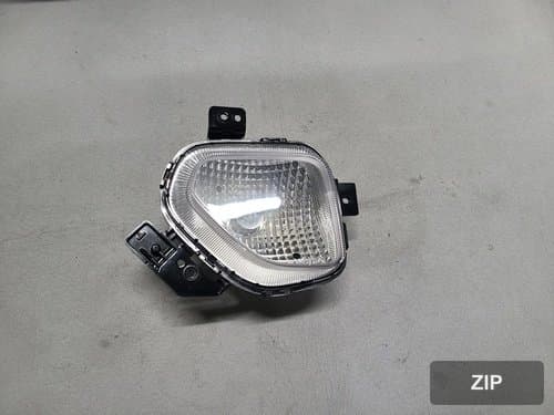 Бампер передний с ходовым огнем, сторона пассажира 92208G6400
