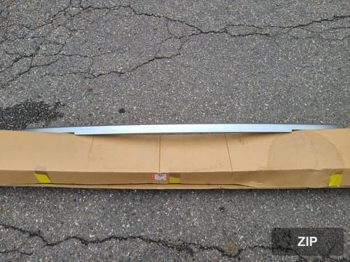 Молдинг верхний переднего бампера Land Rover Range Rover L460 LR157965