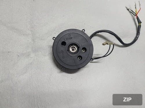 Моторчик регулировки угла зеркала бокового зеркала, левый 876121E000 (3 контакта)