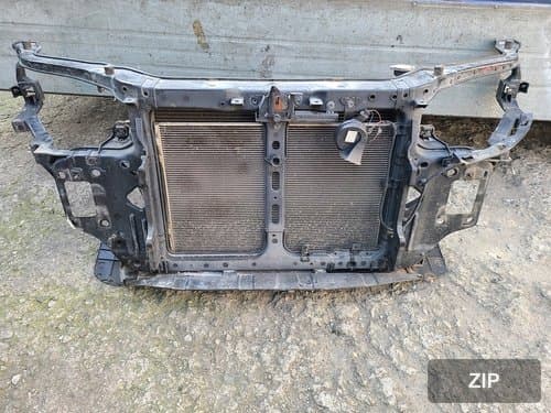 Радиатор в сборе с кондиционером и вентилятором
