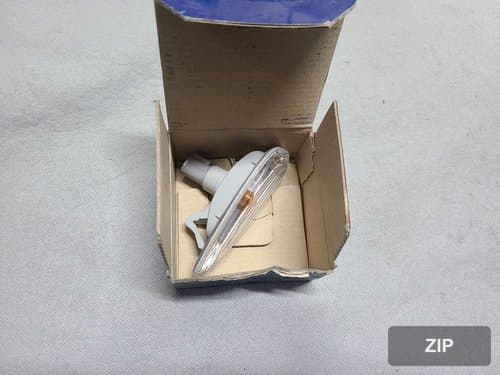 Поворотник крыла правый 923041R010