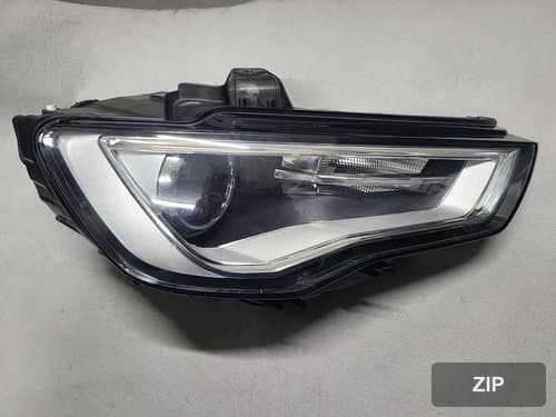 Крышка фары передней правой HID 8V0941044C