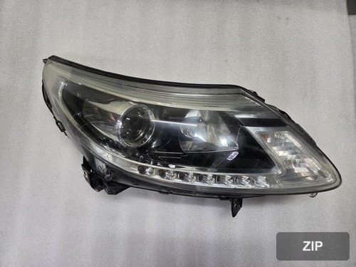 Фара передняя правая LED 260105278R