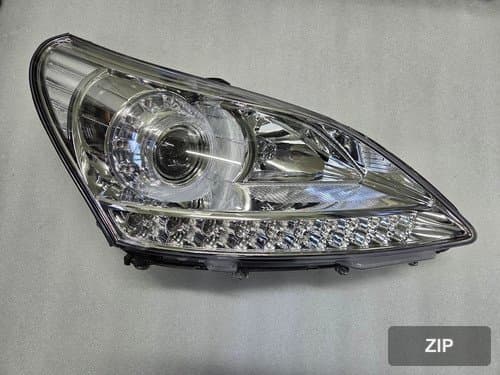 Фара передняя правая HID 921023N080