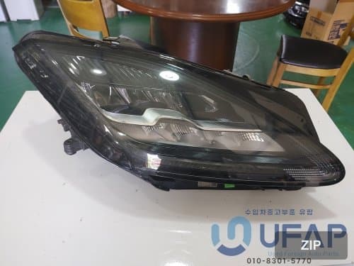 Фара передняя правая LED