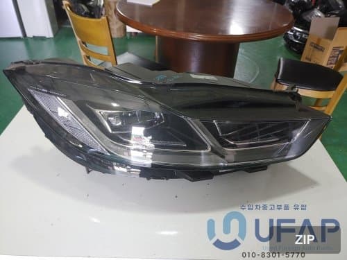 Фара передняя правая LED