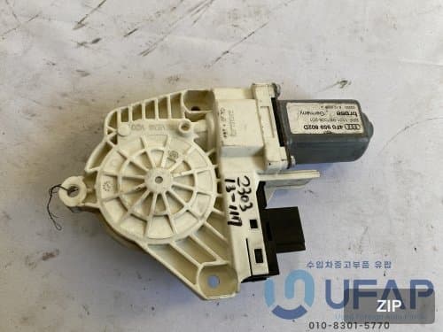 Моторчик стеклоподъёмника передний правый 4F0959802D