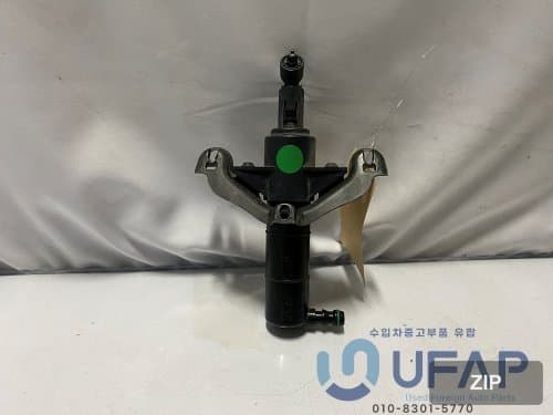 Форсунка омывателя левая