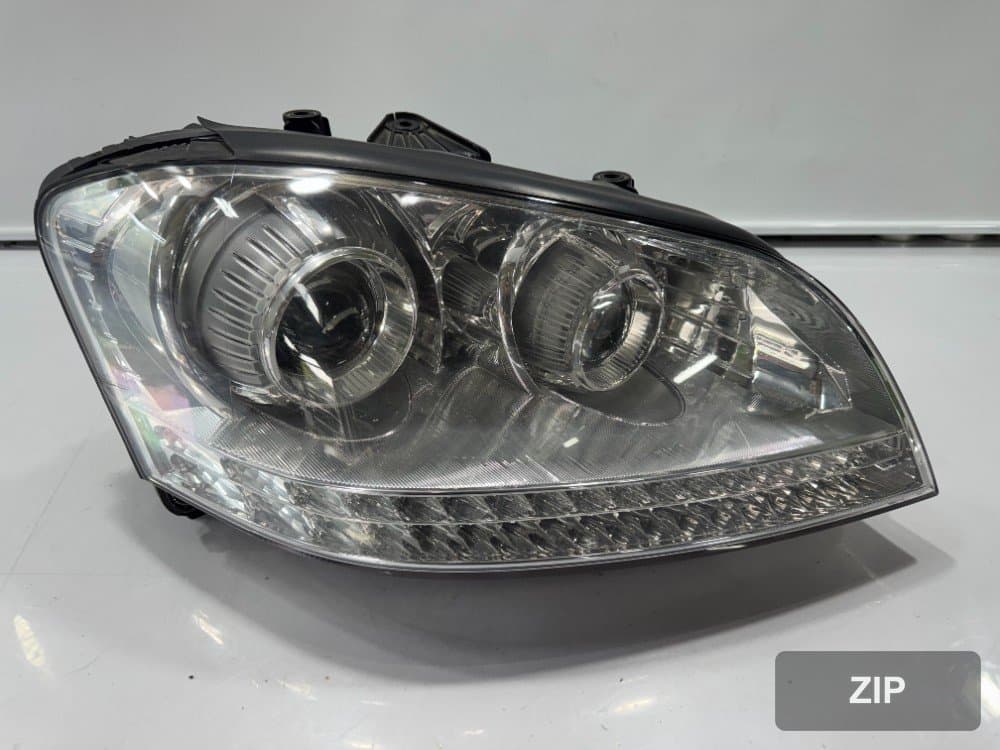 Фара передняя правая HID