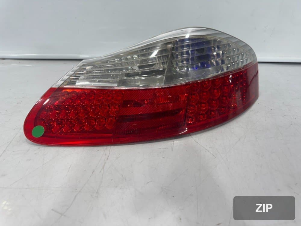 Задний фонарь правый LED