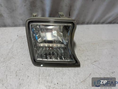 Передний бампер с сигналом XW30 2010–2012, OEM 8152047020 8152147021